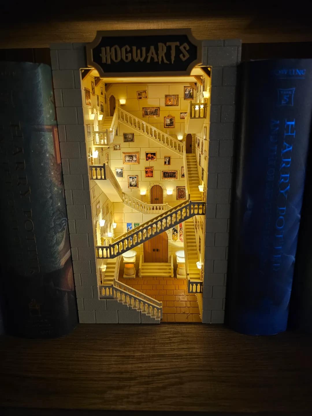 ديكور فاصل كتب هوجوارتس هاري بوتر (Harry Potter Hogwarts Book Nook) — صورة 2