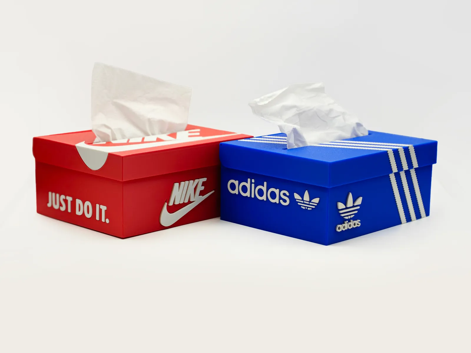 علبة مناديل بتصاميم رياضية أنيقة (Sporty Design Tissue Box) — صورة 2