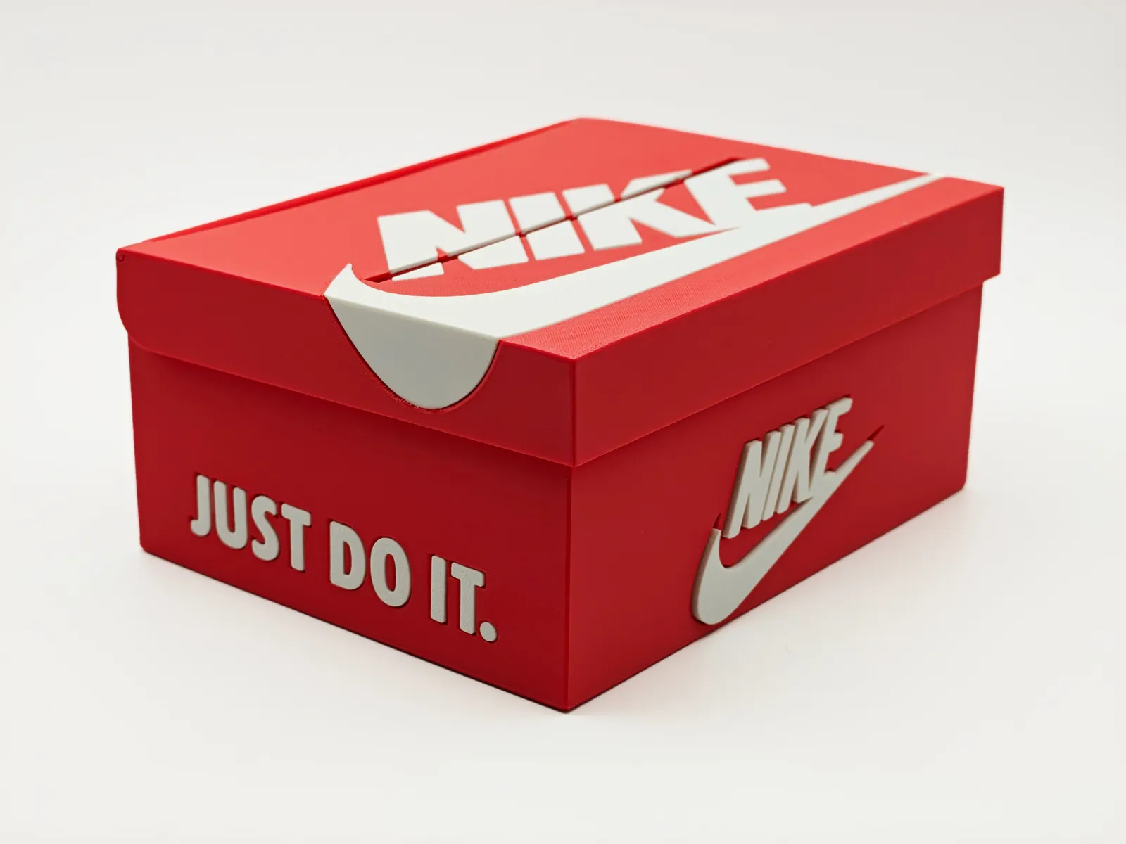 علبة مناديل بتصاميم رياضية أنيقة (Sporty Design Tissue Box) — صورة 3