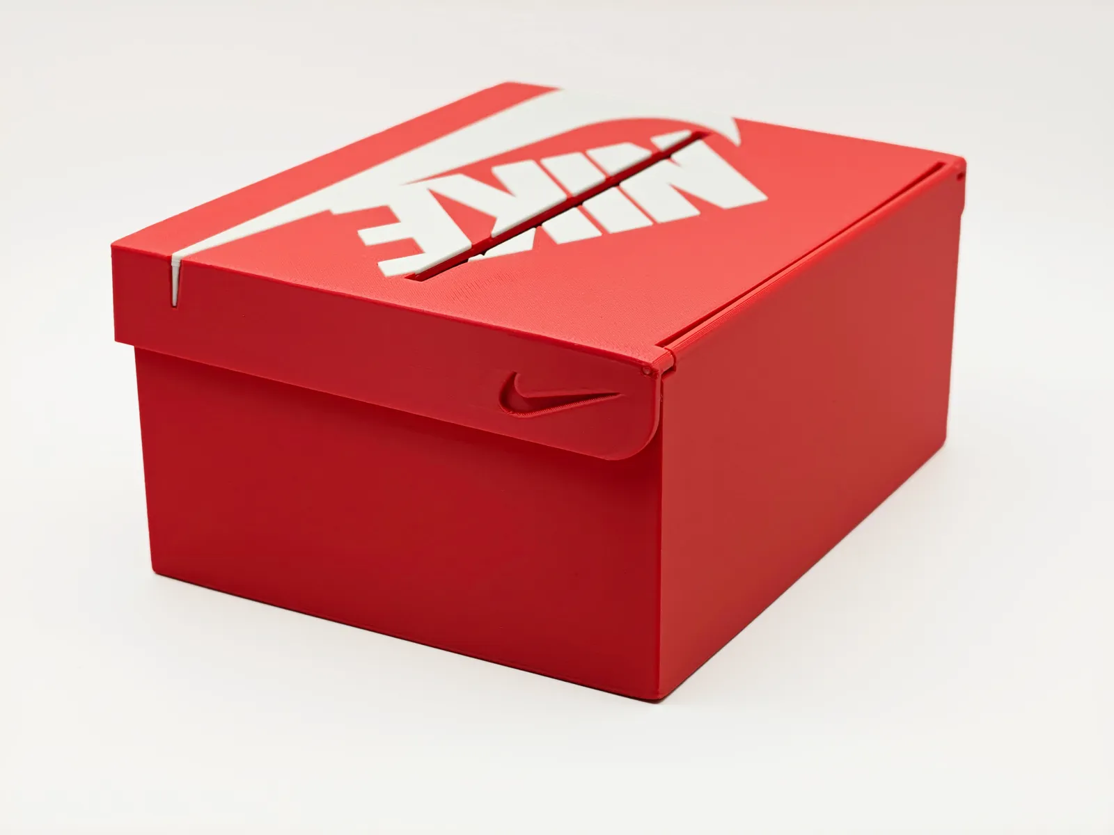 علبة مناديل بتصاميم رياضية أنيقة (Sporty Design Tissue Box) — صورة 4