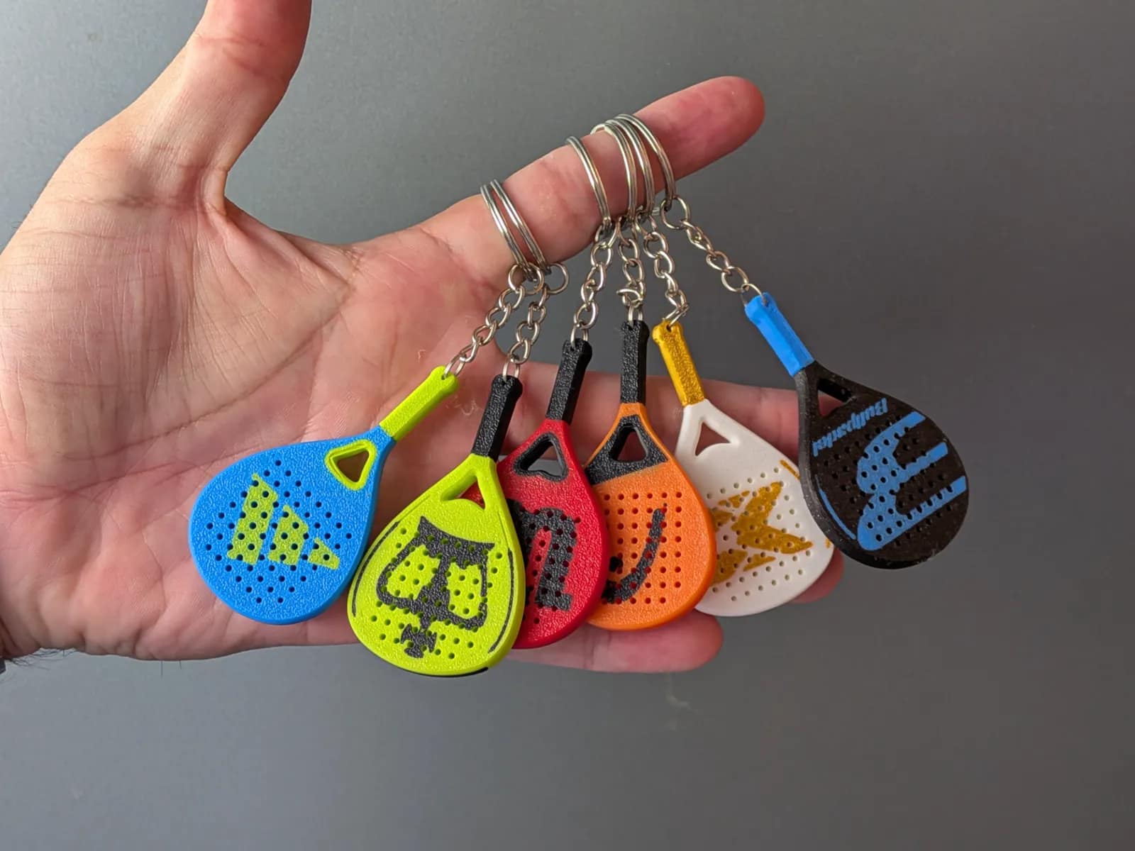ميدالية مضرب بادل رياضي ملون (Padel Racket Keychain) — ميدالية · ميدالية مفاتيح