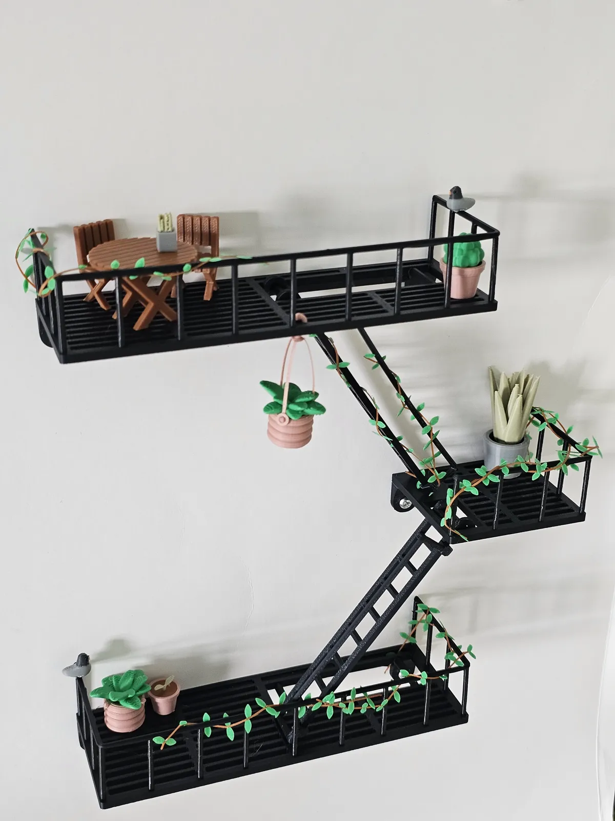 رف ديكور سلم الطوارئ المصغر (Mini Fire Escape Wall Shelf Decor) — صورة 5