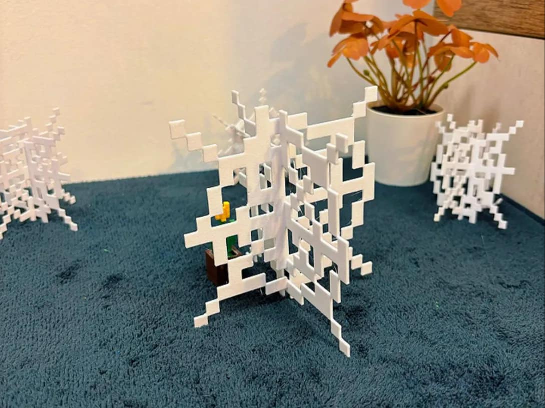 مجسم شبكة العنكبوت ماينكرافت (Minecraft Cobweb Decoration) — منتج برِنتو