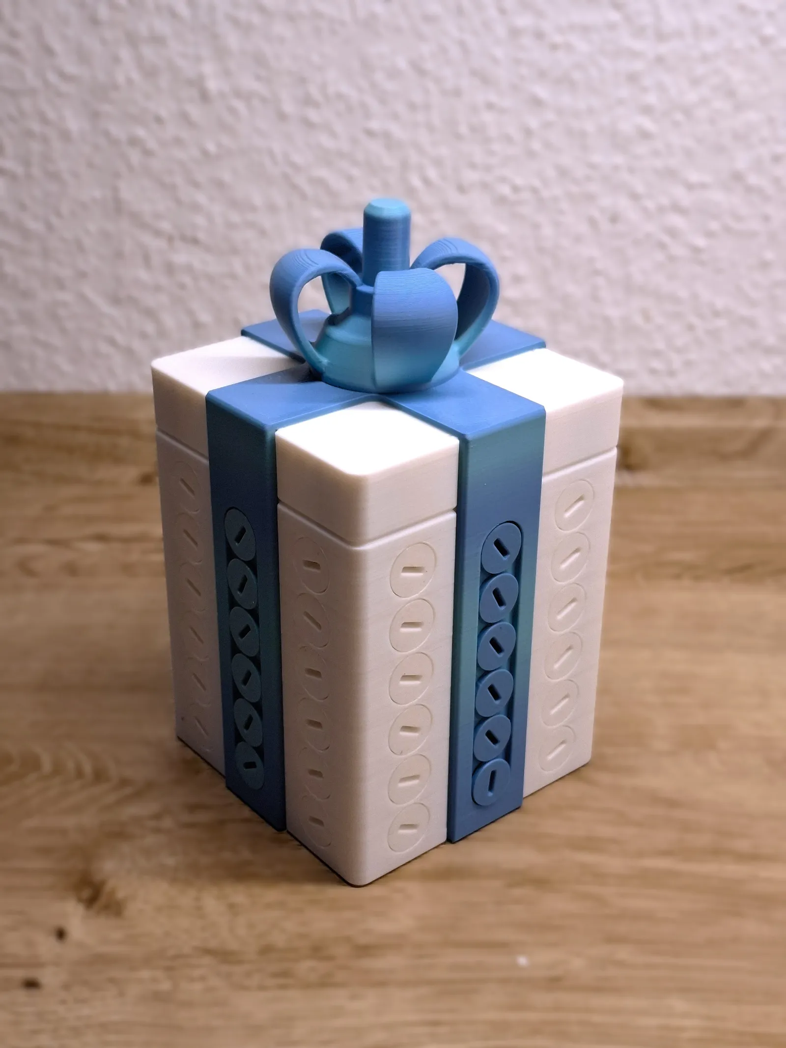 صندوق هدايا المزعج الجزء الثاني (Most Annoying Gift Box Ever Made V2) — صورة 2