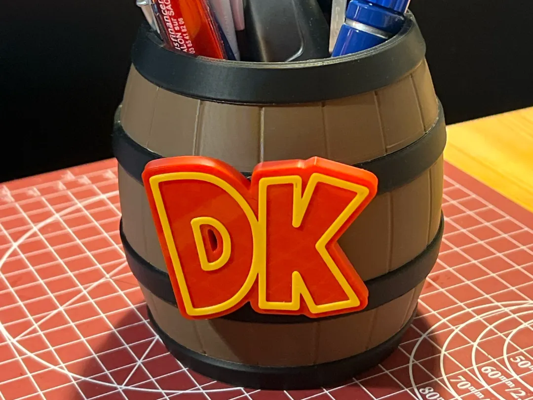 مقلمة دونكي كونج الخشبية (Donkey Kong Barrel Pen Holder) — منتج برِنتو