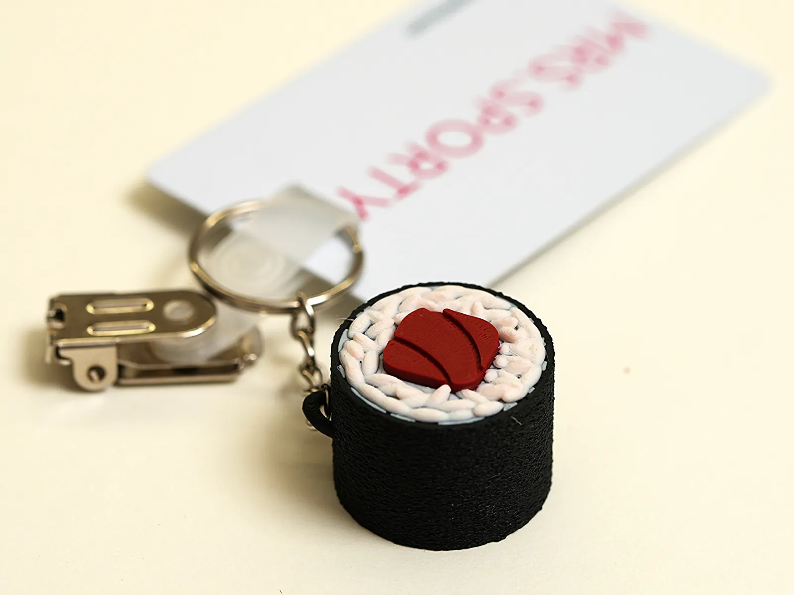 ميدالية سوشي رول ياباني (Sushi Roll Keychain) — صورة 4