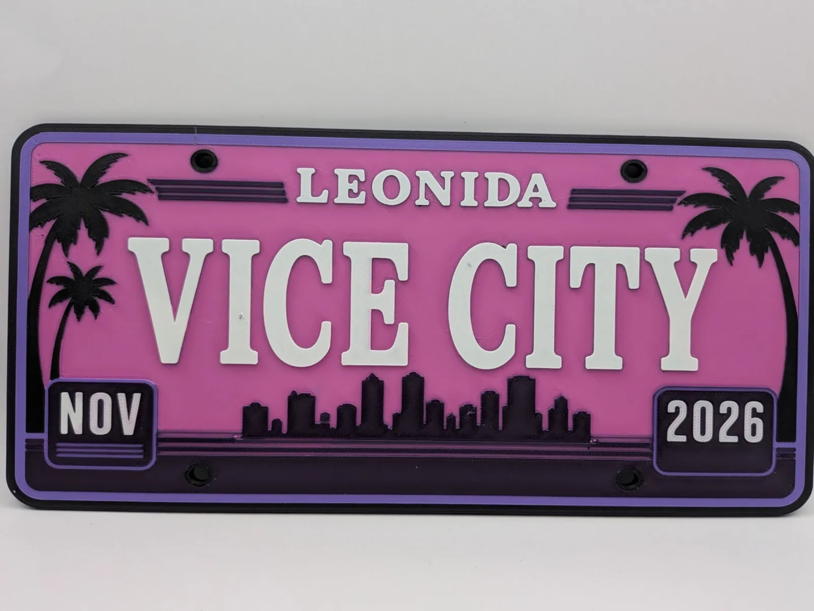 لوحة ديكور فايس سيتي قراند ٦ (GTA 6 Vice City Leonida Plate) — منتج برِنتو