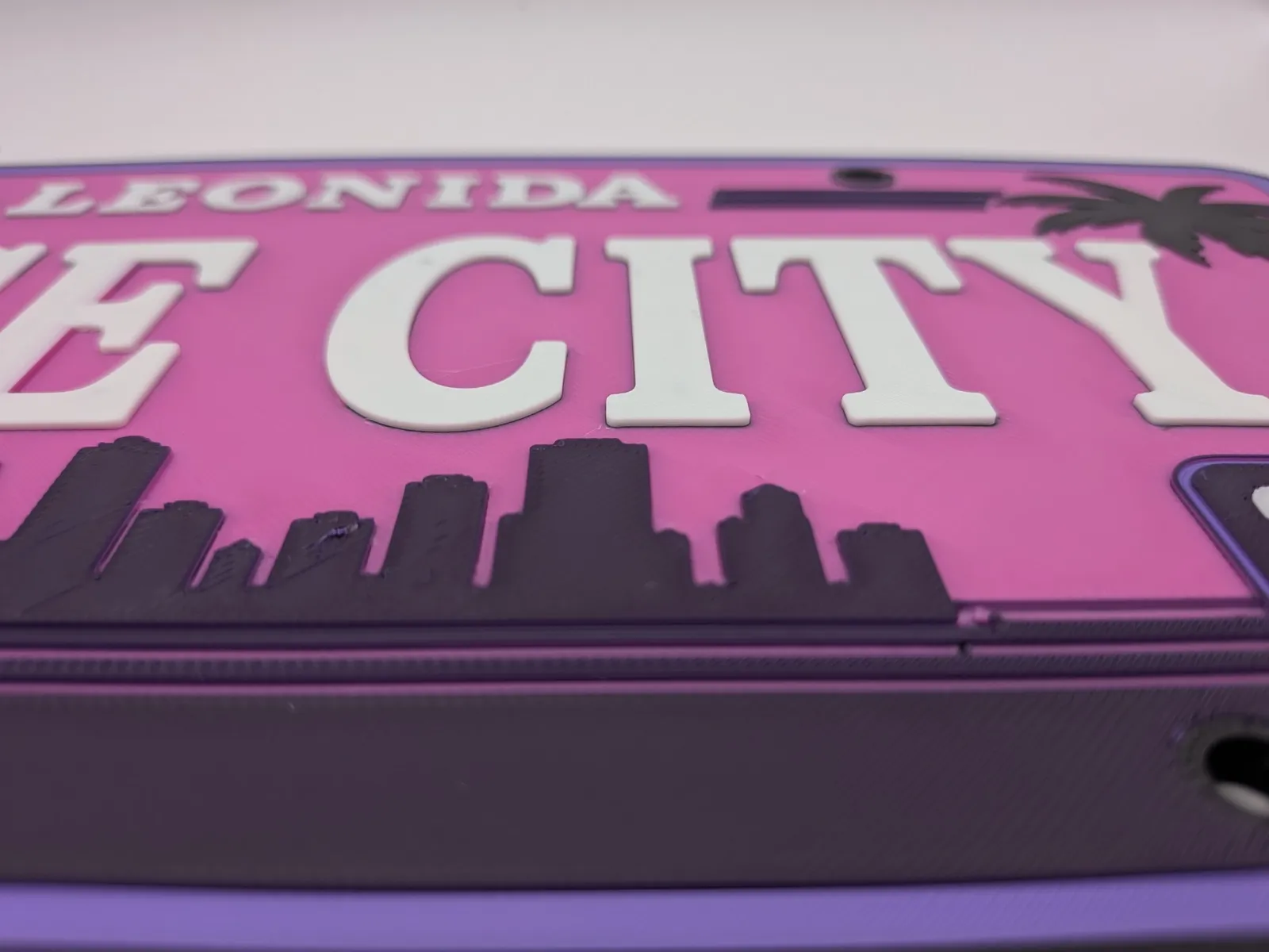 لوحة ديكور فايس سيتي قراند ٦ (GTA 6 Vice City Leonida Plate) — صورة 3