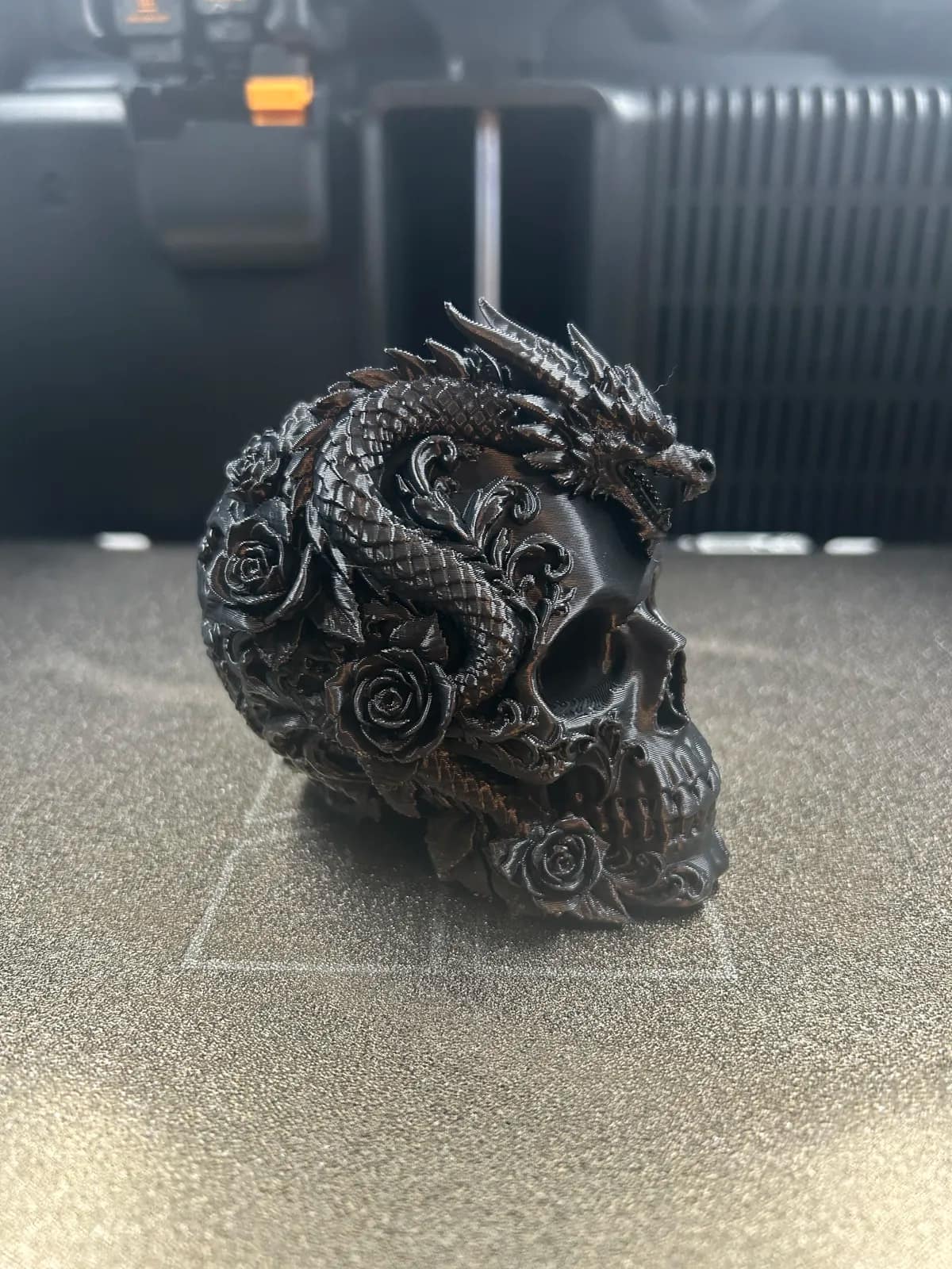 مجسم جمجمة التنين والورود (Dragon Skull Figure) — صورة 2