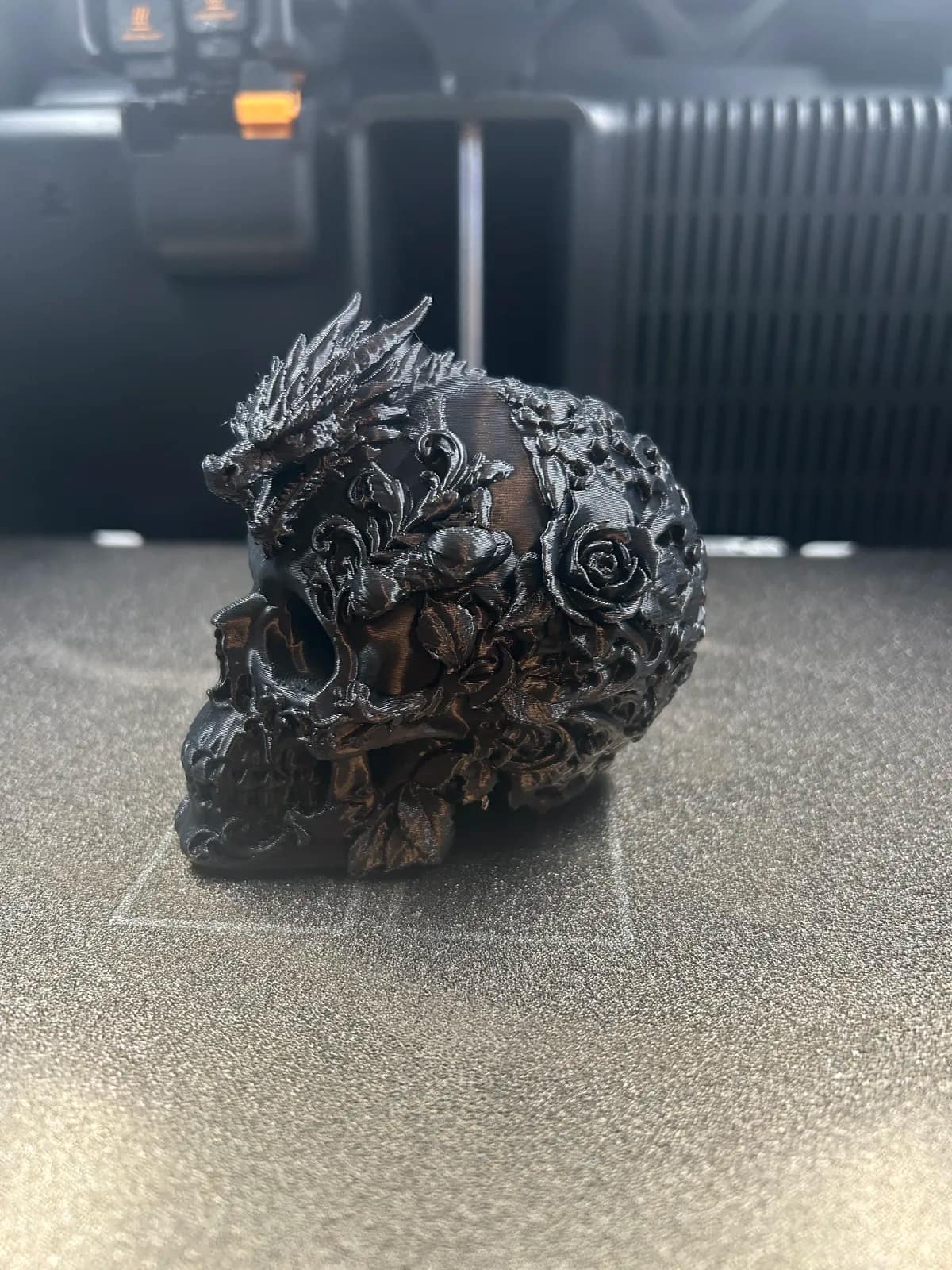 مجسم جمجمة التنين والورود (Dragon Skull Figure) — صورة 3