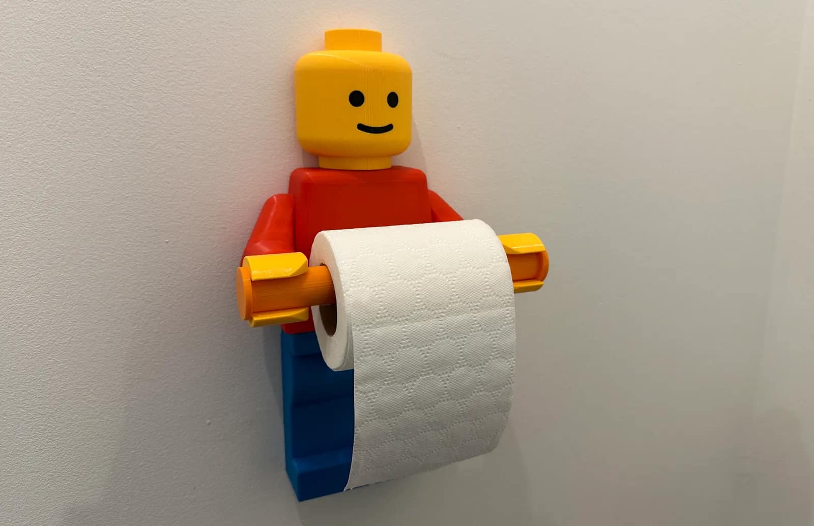 حامل ورق شخصية ليغو (Lego Minifigure Toilet Paper Holder) — منتج برِنتو