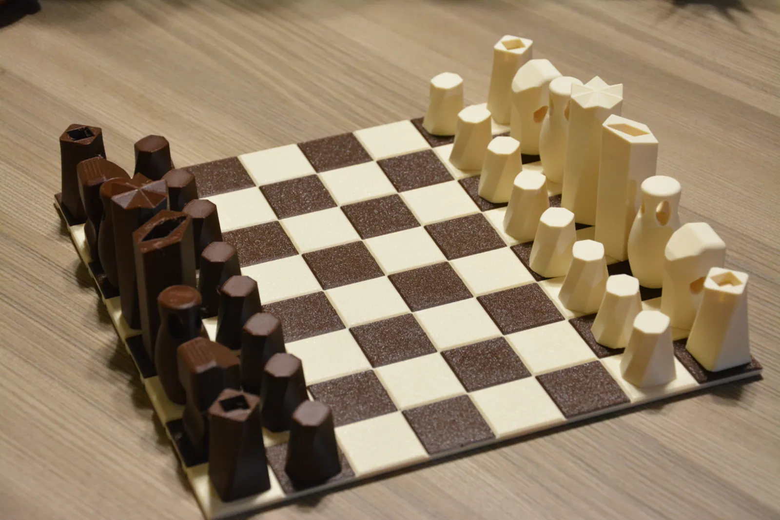 مجموعة شطرنج قابلة للطي (Minimalist Foldable Chess Set) — صورة 2